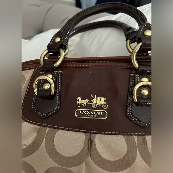 Medium sized Coach purse - Picture 2 of 11
